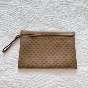 Gucci Vintage pouch
Measures 9.5” x 6.5”